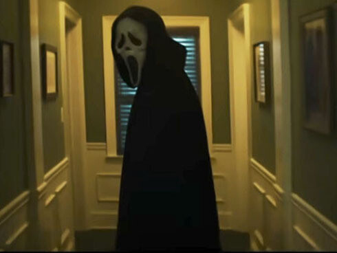 Jaradin invitó a Cambier a su casa, una vez allí, la abordó disfrazado de "Ghostface" y armado con dos cuchillos. "Scream 7",2026