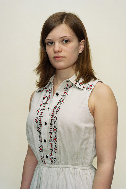 Rineke Dijkstra, Emma, Lucy, Cécile (Three sisters, 2008-2014), 2013, archival inkjet print. © Rineke Dijkstra, Courtesy of the artist and Galerie Max Hetzler, Berlin | Paris