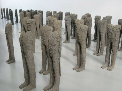 Magdalena Abakanowicz, Children, 1998-2007, 90 figures, photo Matteo De Angelis
