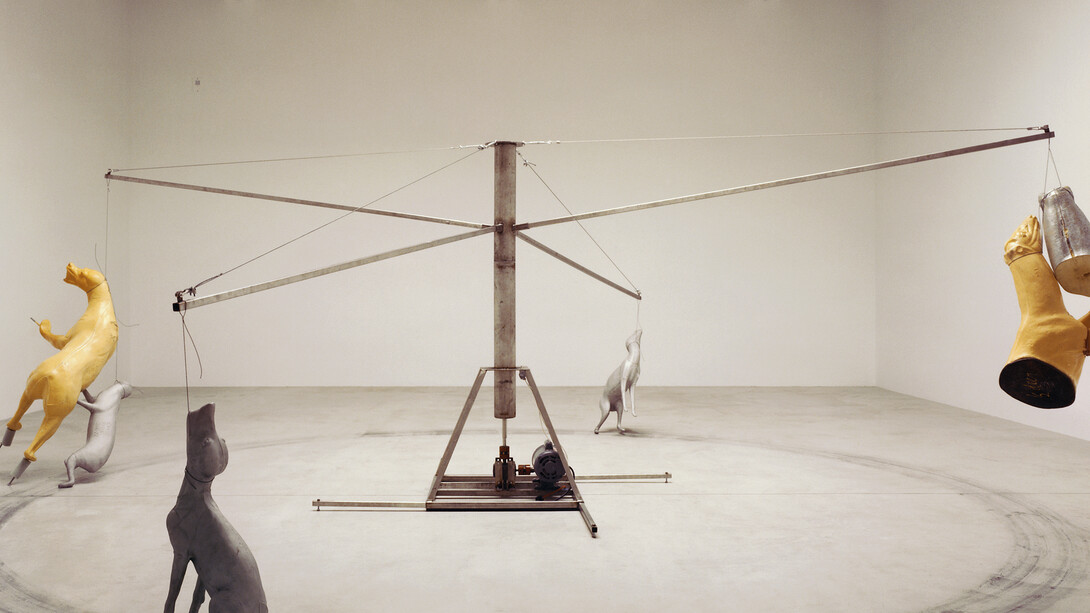 Carousel (Stainless steel version), 1988, Stainless steel, cast aluminum, polyrurethane foam, electric motor © Bruce Nauman / ADAGP, Paris 2015, Photo courtesy Glenstone