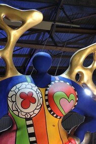 Sculpture de L’Ange protecteur de Niki de Saint Phalle à la gare de Zurich, en Suisse