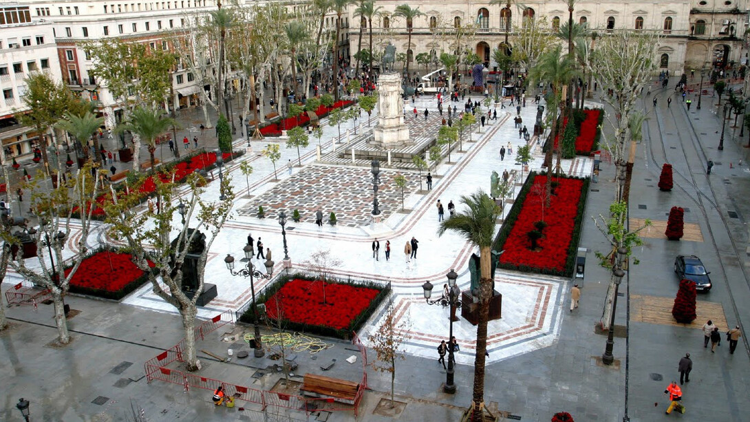 La Plaza Nueva de Sevilla se prepara para recibir una nueva edición de la Feria del Libro