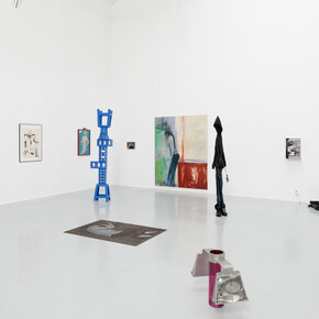 Various artists, An incomplete survey on portraiture vol. 1, exhibition view. Courtesy of Galerie Hussenot
