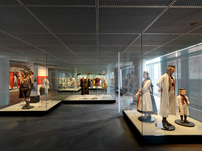 Changing clothes, exhibition view. Courtesy of Germanisches Nationalmuseum