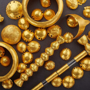 Les plus anciens objets en or au monde fabriqués par l'homme, Âge du cuivre, 4600-4400 AE. Avec l’aimable autorisation du Musée régional d’histoire, Bulgarie, Varna et le Musée canadien de l’histoire