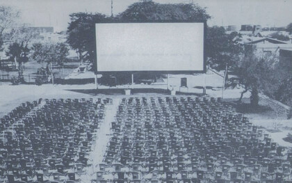 Cinéma en plein air à Abadan, en Iran, dans les années 1960