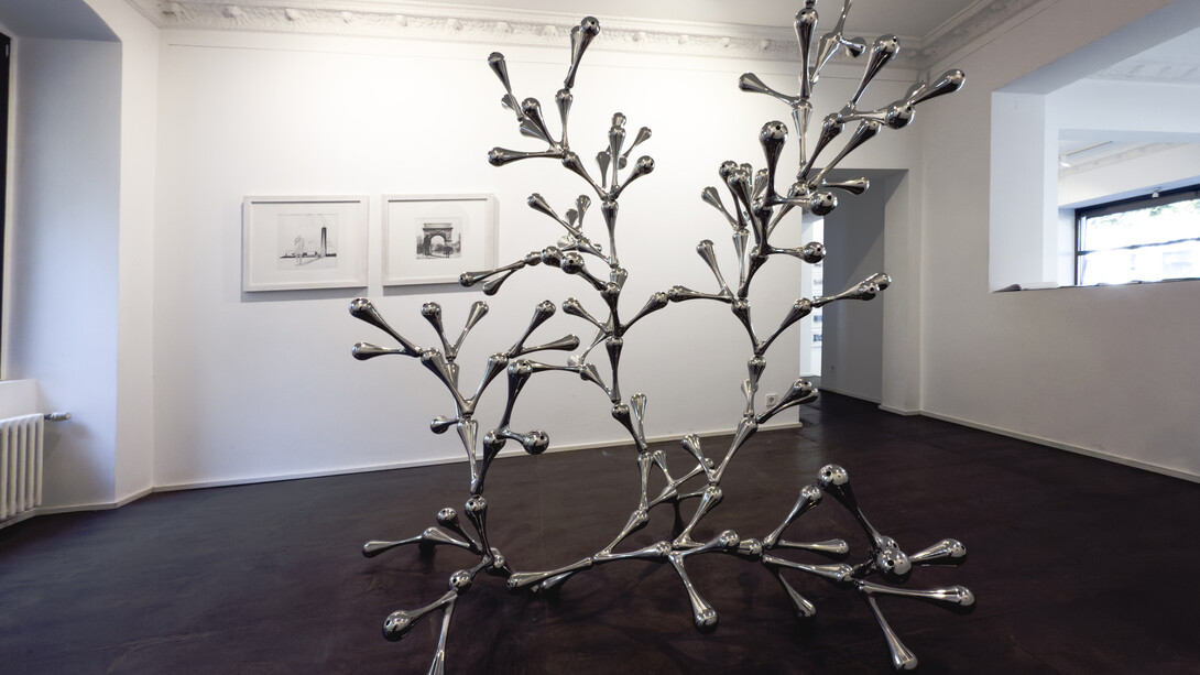 Loris Cecchini and Andrea Mastrovito, Sub limine – The power of creation, exhibition view. Courtesy of Luisa Catucci Gallery