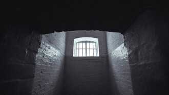 El centro de detención de Guantánamo es una prisión militar de alta seguridad situada en la Base Naval de la Bahía de Guantánamo, localizada en la isla de Cuba