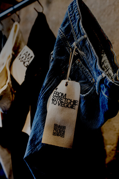 Un jeans con tecnologia stretch CorevaTM si biodegrada in meno di sei mesi