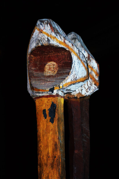 Pali Pukumani delle isole Tiwi particolari durante le fasi di restauro