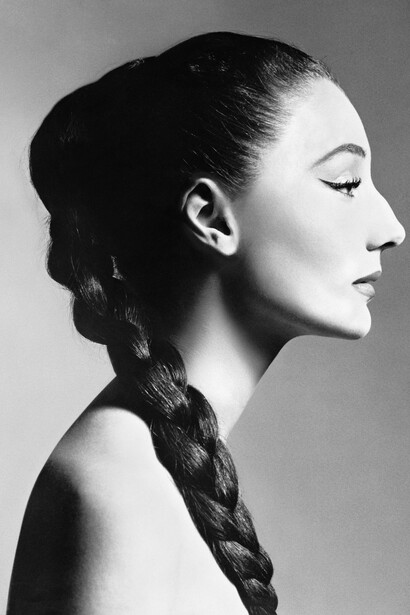 Richard Avedon, The Vicomtesse Jacqueline de Ribes, hair by Kenneth, New York, December 14, 1955. © The Richard Avedon Foundation. Courtesy Gagosian