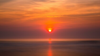 Apollo prepara nel solstizio invernale la sua partenza per la terra polare ed edenica degli Iperborei con il suo carro volante trainato da grandi cigni