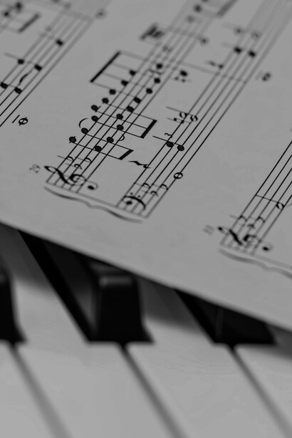 A lo largo de su vida, su obra dialogó con las ideas filosóficas de su tiempo, desde la iluminación racionalista hasta los símbolos masónicos que atravesaron algunas de sus composiciones más emblemáticas