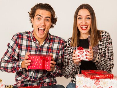 Roupas xadrez. Sugestão de look: um belo suéter em xadrez com uma saia de alfaiataria seguindo os tons da estampa