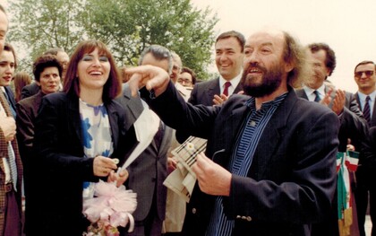 In primo piano Claude Rahir durante l'inaugurazione di Parco della Pace, 30 aprile 1988, Ravenna, Italia. Foto di Giorgio Biserni