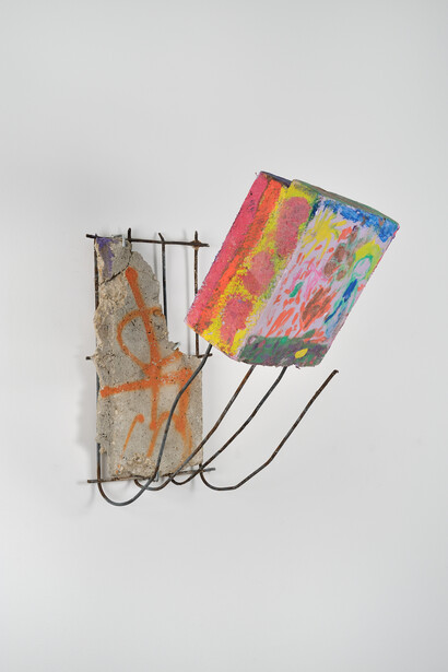Anita Molinero, Sans titre (multicolores), 2014, (de la série des petits bétons de la petite ceinture), Béton, fer à béton, polystyrène coloré, 52 x 28 x 49 cm, Pièce unique, Certificat d'authenticité, Photo © Rebecca Fanuele