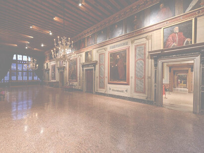 Venezia la conosce bene ancora prima di arrivarci grazie alle fonti letterarie e ai sempre più popolari racconti di viaggio che ha letto a casa