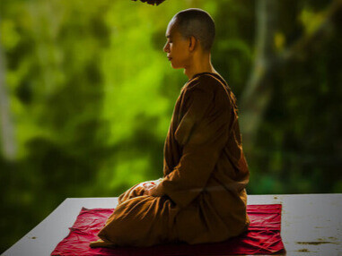 La discipline n’est pas une contrainte, mais un acte de respect envers soi. Chaque instant méditatif renforce la confiance et la connexion intérieure