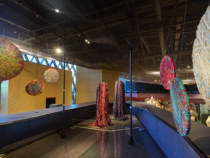 El hilo viajero, vista de exhibición. Cortesía del Musée du Quai Branly