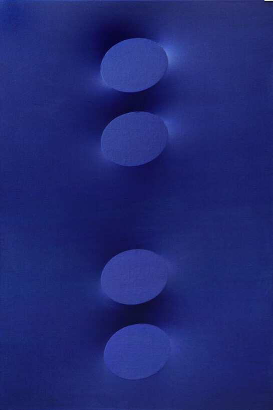 Turi Simeti, Quattro ovali blu, 2014, Acrylique sur toile extroflexe, 120 x 180 cm, Courtesy Tornabuoni Art