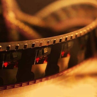 Primer plano de un rollo de filme de 35 mm