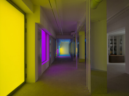 Daniel Buren – Philippe Parreno « Simultanément, travaux in situ et en mouvement », kamel mennour [5 rue du Pont de Lodi], Paris, 2020
© Daniel Buren, Adagp
© Philippe Parreno 
Photo. archives kamel mennour
Courtesy of the artists and kamel mennour, Paris/London

