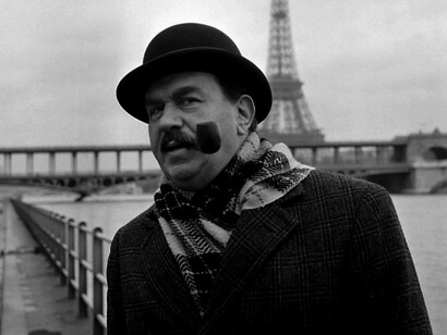 Il commissario Maigret sempre composto e garbato con la sua inseparabile pipa