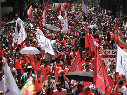 A crise econômica, a corrupção e a inflação são fatores que enfraqueceram o apoio da população de baixa renda à esquerda. Registro da 23ª edição do Grito dos Excluídos - Por direitos e democracia, a luta é todo dia! São Paulo, Brasil, 2017. Foto: Paulo Pinto/Agência PT