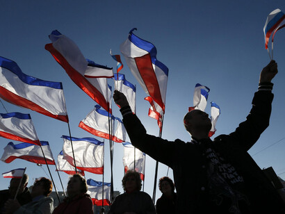 Ucrania. Banderas de Crimea ondeando al aire