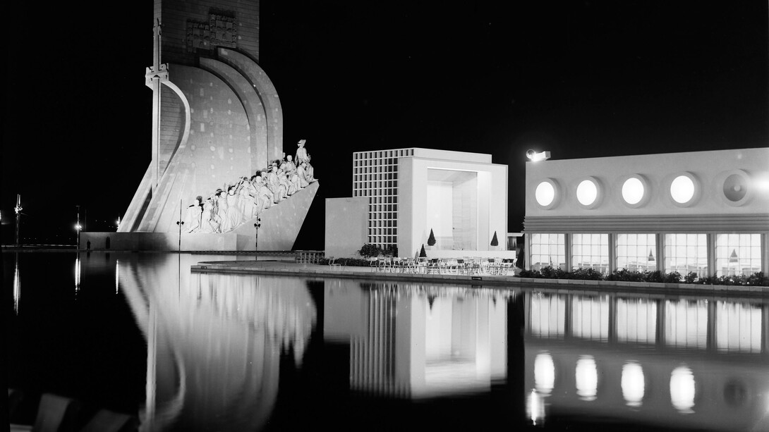 Exposição do Mundo Português, Espelho de Água e Padrão dos Descobrimentos. Fotografia Mário Novais, ca. 1940, coleção Biblioteca de Arte da Fundação Calouste Gulbenkian, Lisboa