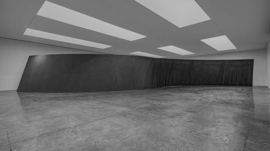 Reverse Curve. Courtesy of Gagosian Gallery