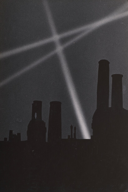Searchlights over London
Bill Brandt
Date unknown
Gelatin silver print
Edwynn Houk Gallery, New York
© Bill Brandt / Bill Brandt Archive Ltd