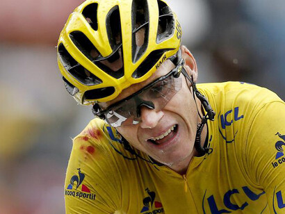 Chris Froome dopo la caduta
