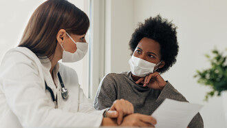 Il medico influenza in maniera significativa il modo in cui i pazienti narrano la propria storia