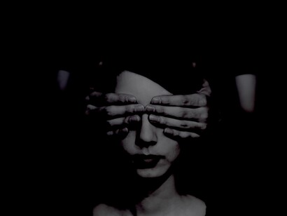 En una gran ciudad hay multitud de estímulos frente a los cuales el individuo tiene que responder con indiferencia para poder sobrevivir 