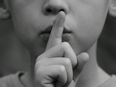 Il silenzio oltre ogni parola è il linguaggio dell’amore