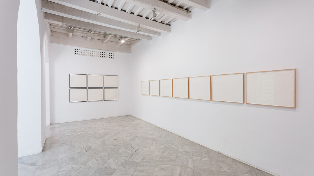 Ignasi Aballí, In ictu oculi, vista de exhibición. Cortesía del Centro Andaluz de Arte Contemporáneo. Foto por Pepe Morón