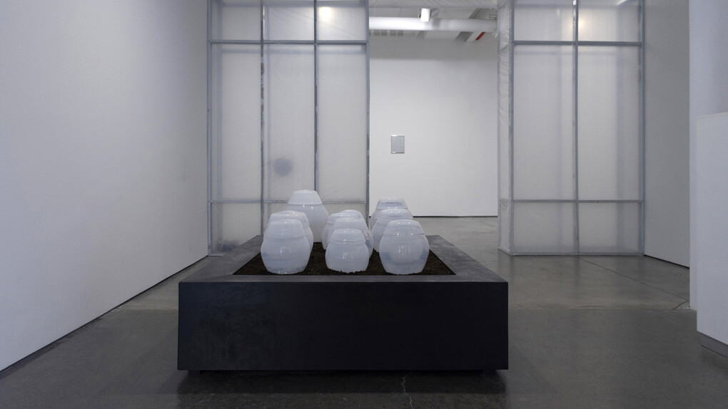 Stain begins to absorb the material spilled on. Courtesy of DOOSAN Gallery 