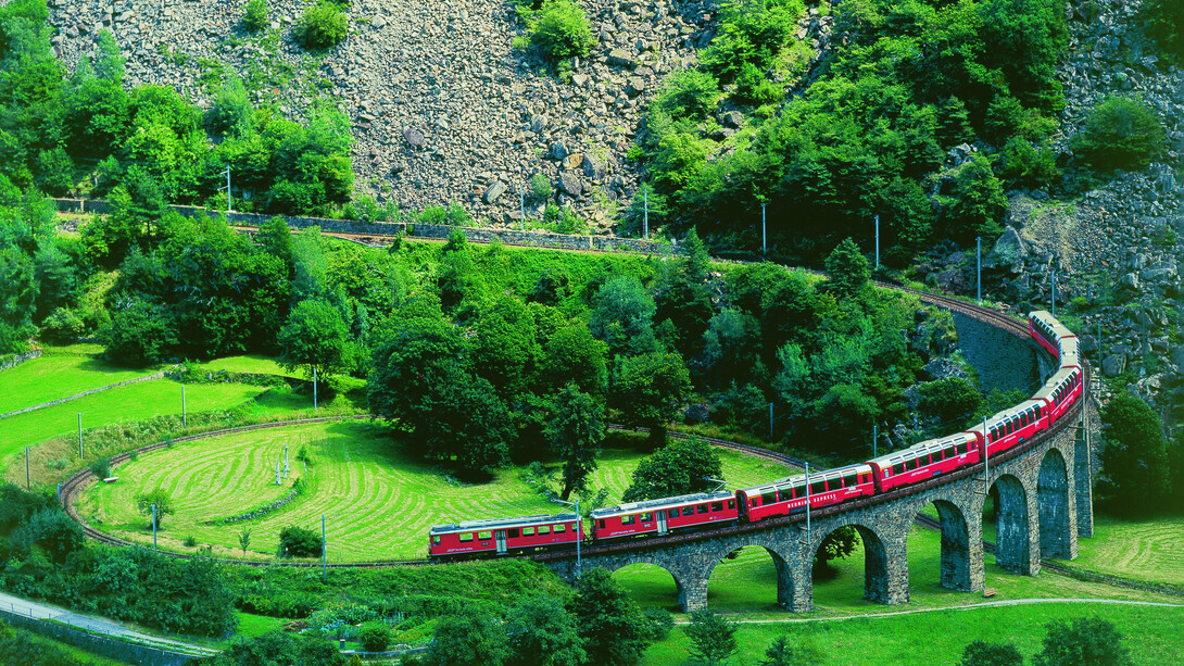 Il Bernina Express: in due ore di viaggio si può ammirare tutto quello che la natura ci ha regalato