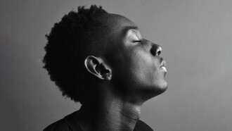 Le Silence. Les yeux fermés, je suis capable de puiser dans une source d'intelligence supérieure