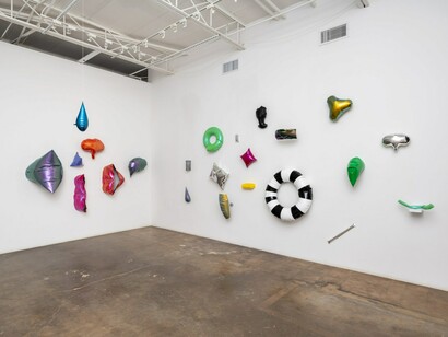 Cris Worley, Fragments, exhibition view. Courtesy of Cris Worley Fine Arts Gallery