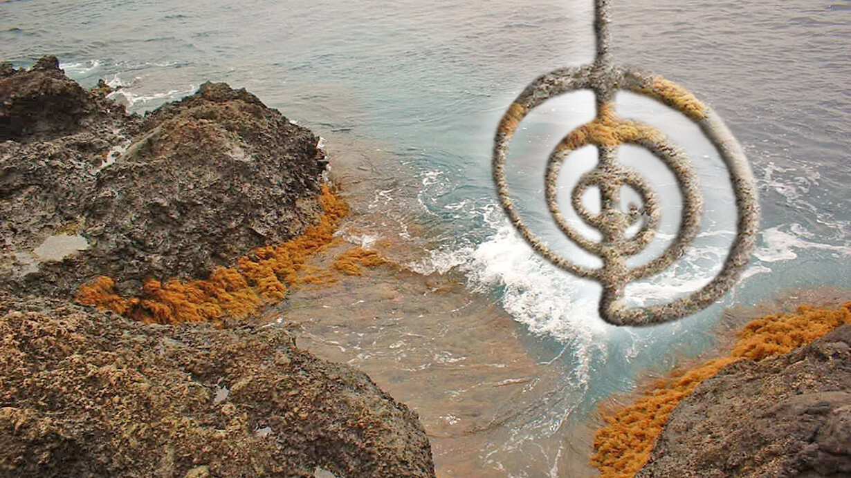 Reiki, (rei) energia universal e (ki) força de vida. Os símbolos do Reiki, foram encontradas pelo professor Mikao Usui nos livros Sutras.