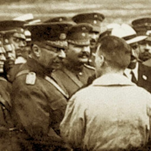 Juan Vicente Gómez con un piloto