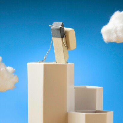 Illustrazione di gomma che si arrampica: "La fatica di prendersi la responsabilità dei propri comportamenti per accedere alla possibilità di poter cambiare, evolvere, migliorare, essere bene"