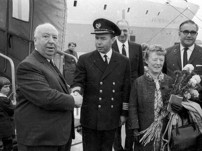 O cineasta inglês não se importava muito com atuação em seus filmes, achando o trabalho do ator secundário dentro das obras, em alguns de seus filmes é possível ver o ator virando rosto para não ter que expressar emoção, mostrando a preguiça de Hitchcock com esse aspecto técnico