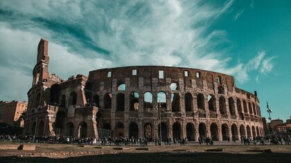 Colosseo, Roma, Italia. La capitale italiana è ancora oggi una delle città più affascinanti del mondo, non solo per i suoi luoghi d'interesse, ma soprattutto per le emozioni che è capace di far vivere ai suoi milioni di turisti