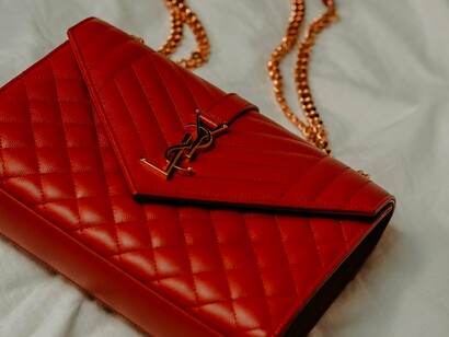 Bolsa de luxo. A Birkin não é apenas uma bolsa, mas um símbolo de status e um item colecionável que pode ser passado de geração em geração