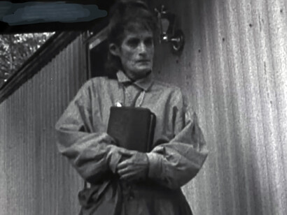 Las críticas a la leyenda, demuestran cómo, en la sociedad contemporánea, las fronteras entre mito, ficción y realidad se vuelven difusas. Mary Brown, residente y testigo del pueblo de Burkittsville, Maryland, EE.UU.