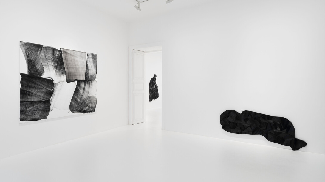 Lee Bae, Attending, exhibition view. Courtesy of Perrotin