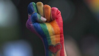 Gesto de homenagem para as vítimas de Orlando